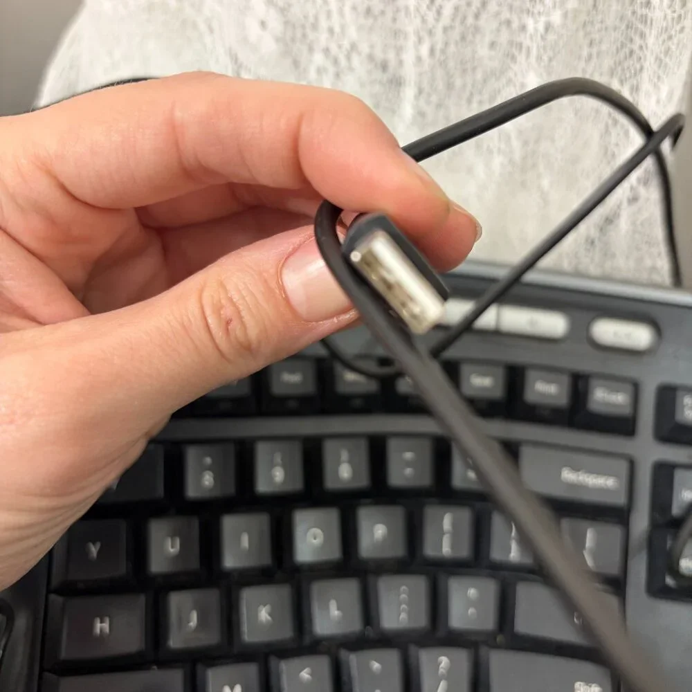 2018 Microsoft Natural Ergonomic Keyboard 4000 v1.0 AS-IS TESTED -Riser Included